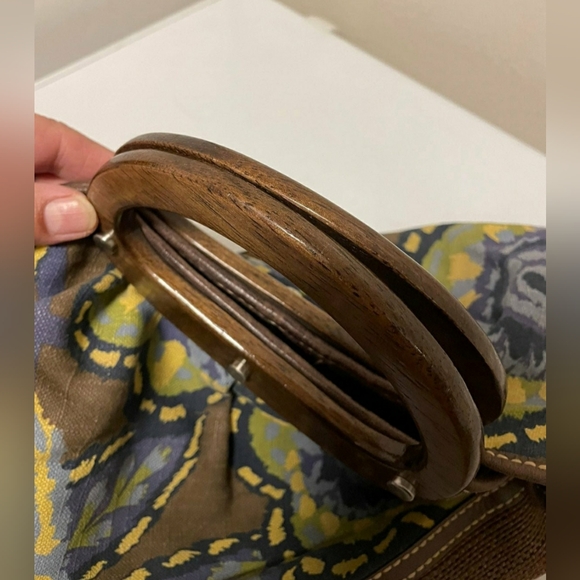 FOSSIL Canvas/Weave Floral Print Bag with Wooden Handles - Picture 4 of 7